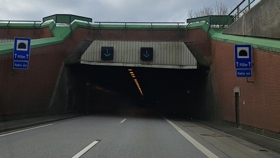 Aus Sicherheitsgründen dürfen Gefahrgut-Transporte am Dienstagvormittag nicht durch den Emstunnel fahren. © Szyska (Symbolfoto)