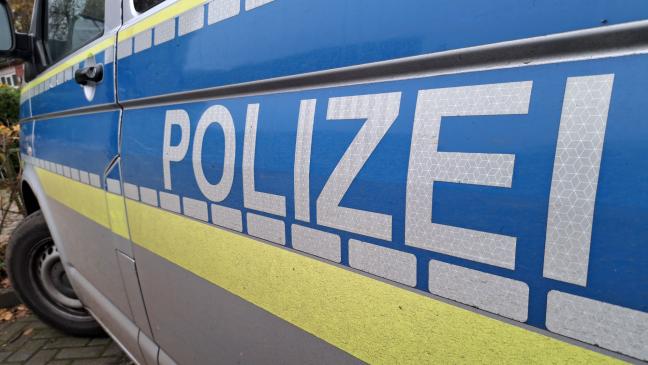Auto im Kirchring beschädigt und weggefahren