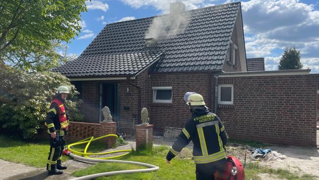 Feuerwehr löscht Brand in Kinderzimmer