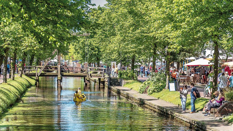 Die Blaulicht-Meile findet heute am Papenburger Hauptkanal statt. Der Maimarkt läuft parallel.  © Foto: privat