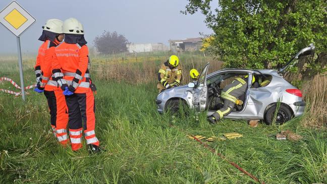 Feuerwehren üben Einsatz bei schwerem Verkehrsunfall