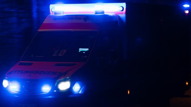Mehrere Personen schlagen auf 25-Jährigen ein