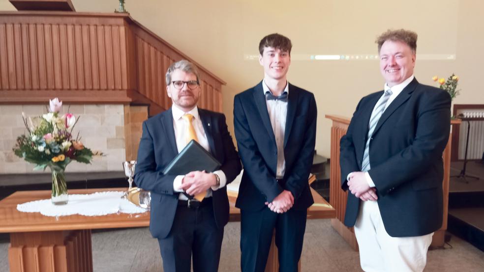 Pastor Christoph Heikens, Arne Kolthoff und der Jugendälteste Stefan Kolthoff (im Bild von links).  © Foto: privat
