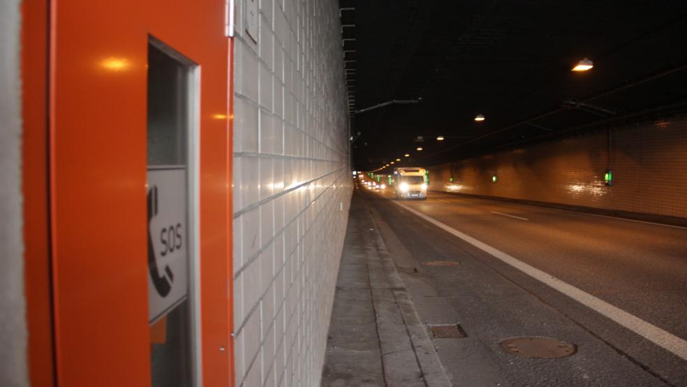 Der Emstunnel wurde heute Nacht nach der Vollsperrung eines Schwertransporters gesperrt. © RZ-Archiv