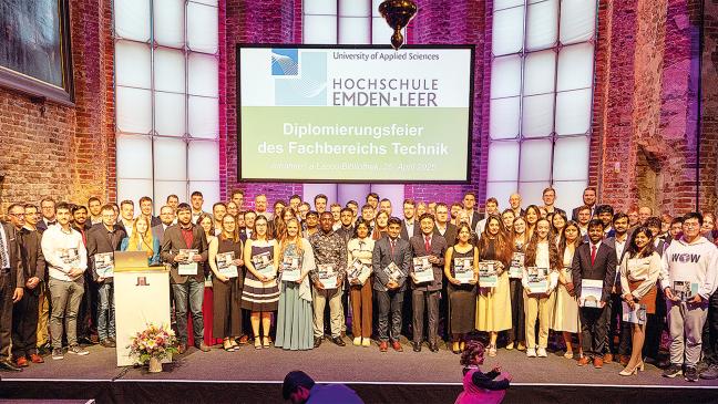 Hochschule verabschiedet 124 MINT-Fachkräfte
