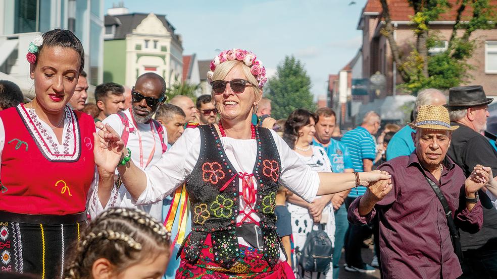 Traditionelle Tänze aus verschiedenen Kulturen gehören mit zum Programm.  © Foto: Jannik Preuß
