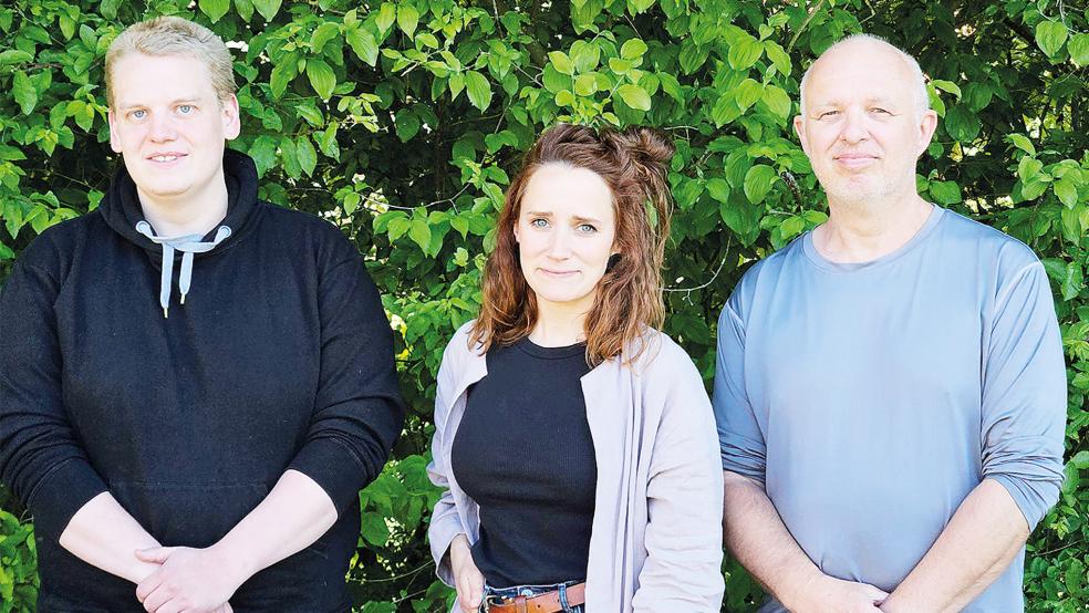Der neue Vorstand des Ortsverbandes Rheiderland von Bündnis 90/Die Grünen (von links): Marcel Remmers, 2. Sprecher, Maren Hofinga, 1. Sprecherin, und Klaus Kogelmann, Kassierer.  © Foto: privat