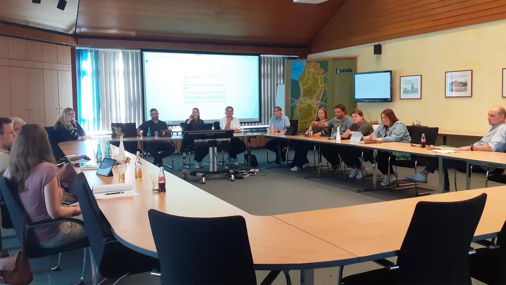 Im Jugend- und Sozialauschuss der Gemeinde Bunde wurde eifrig diskutiert.  © Foto:Berents