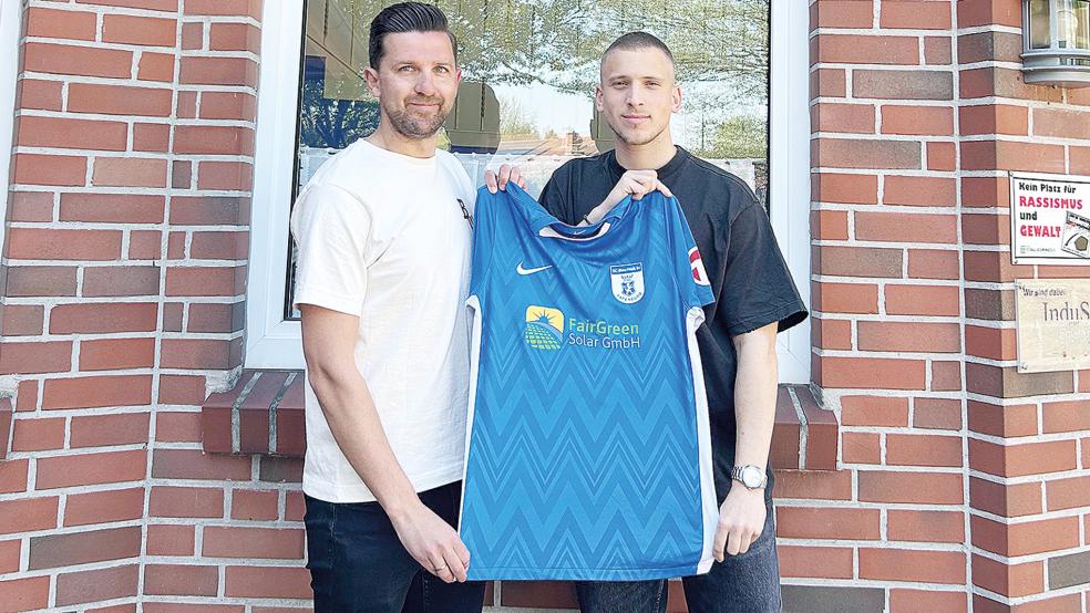 Keno Buß (rechts) war schon länger Transferziel der Blau-Weißen aus Papenburg. Nun kommt er von der Sportvereinigung Aurich.  © Fotos: privat
