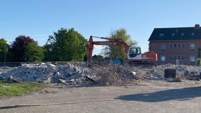 Arbeiter von Baggerheck eingeklemmt