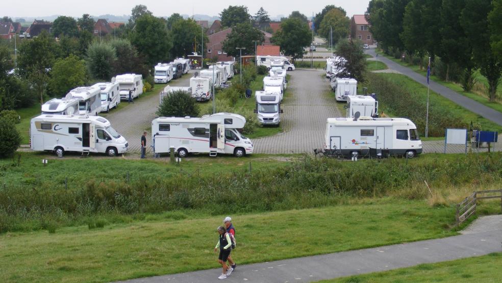 Der Wohnmobilstellplatz am Emsdeich in Ditzum wird technisch modernisiert. © Szyska (Archiv)