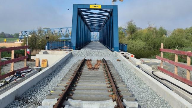 Schienen an der neuen Friesenbrücke