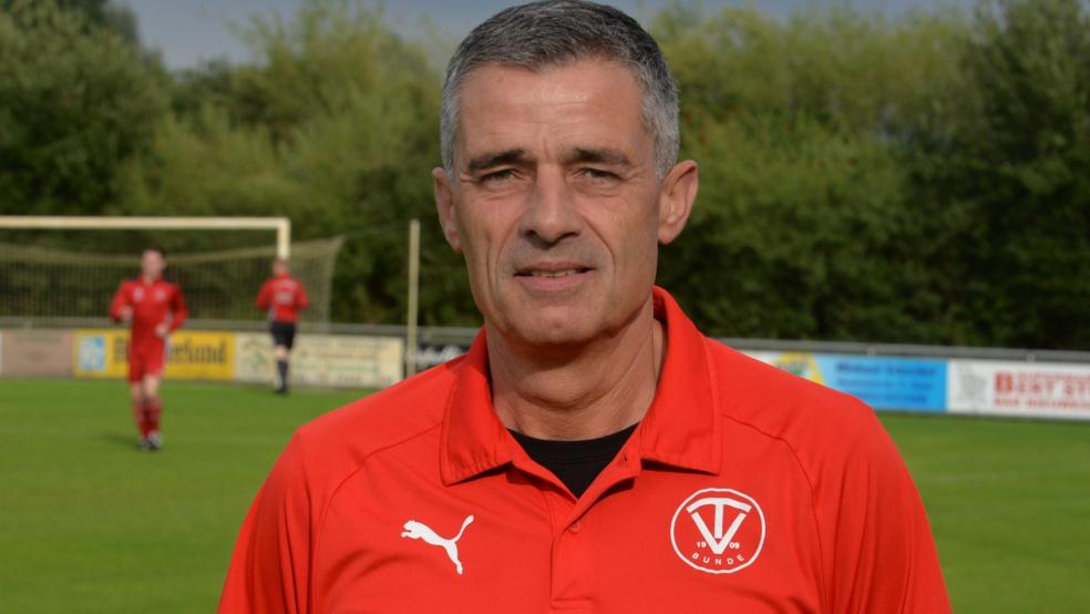 Bundes Trainer Frank Winkler sah eine seiner Meinung nach zu hohe Niederlage seines Teams in Aurich. © Born