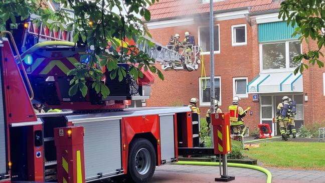 Feuerwehr löscht Brand in Küche