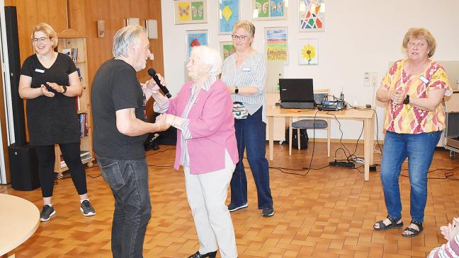 Tanztee im Altenzentrum