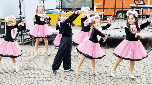 Internationales Kinderfest mit ukrainischer Tanzgruppe
