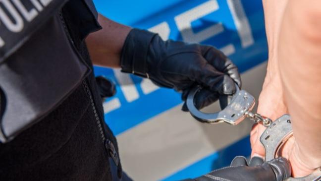 50-Jähriger mit zwei Haftbefehlen gesucht