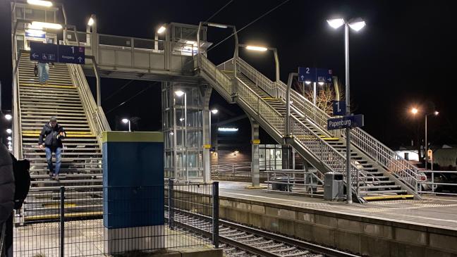 Mehrere Menschen im Fahrstuhl eingesperrt