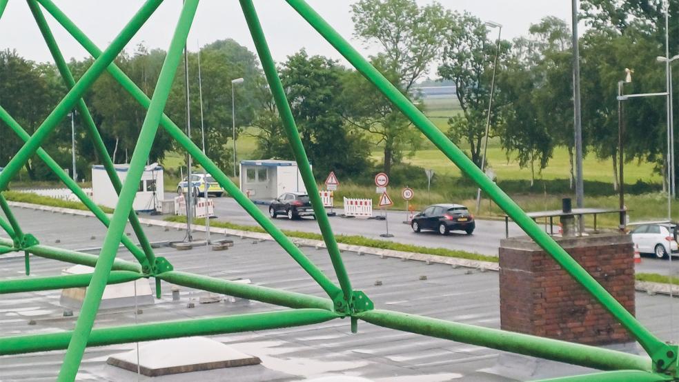 Die stationären Kontrollen an den EU-Binnengrenzen - wie hier am Rastplatz an der Autobahn 280 in Bunderneuland - wurden am 16. September 2024 eingeführt.  © Foto: Tammena (Grüne)