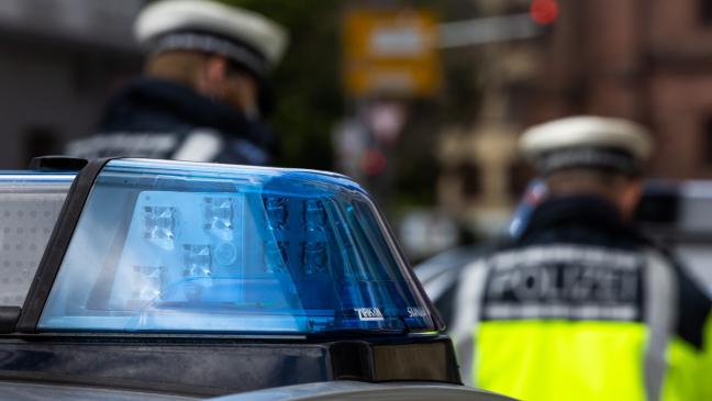 Pkw offenbar durch Omnibus beschädigt