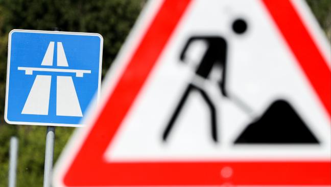 Auffahrt und Ausfahrt der Autobahn gesperrt