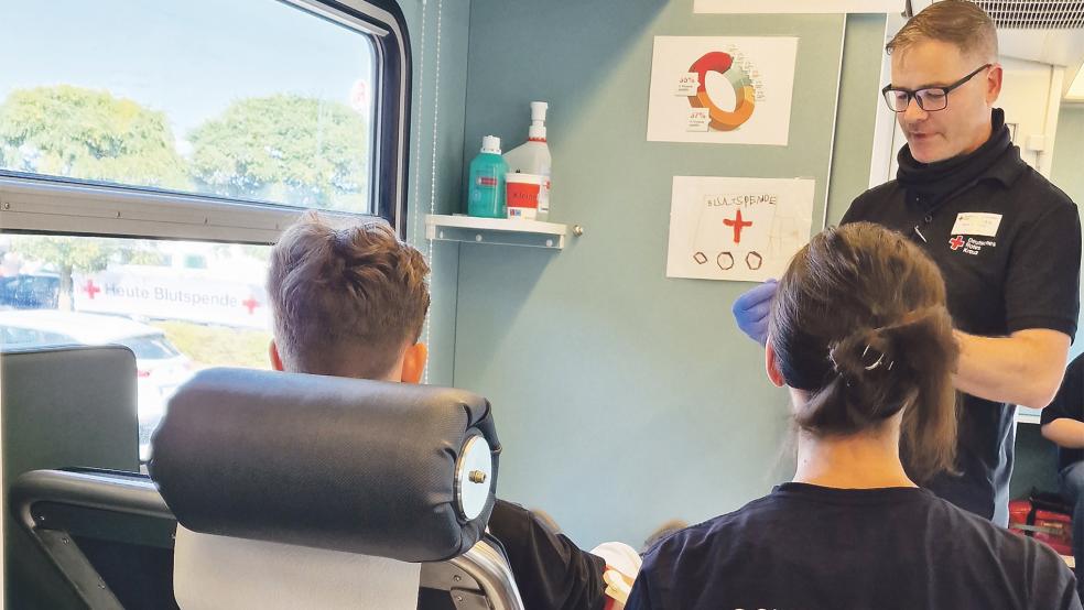 Das DRK-Blutspendemobil macht Halt in Papenburg.  © Foto: privat