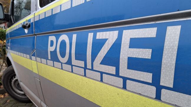 Autofahrer flüchtet vor Polizei und gefährdet mehrere Menschen