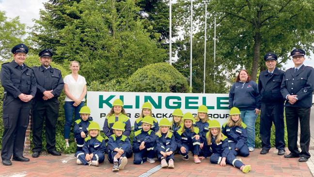Schutzhelme für den Feuerwehr-Nachwuchs