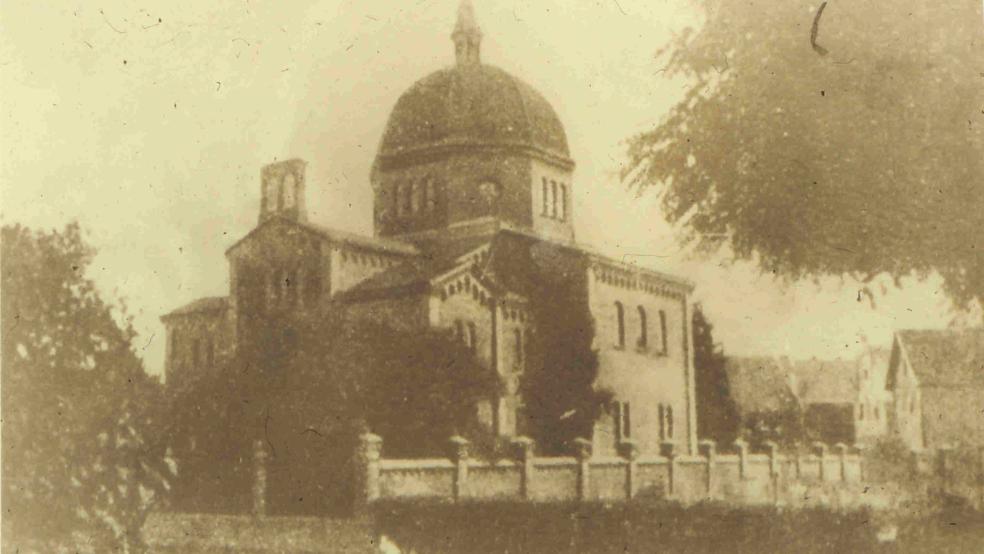 Vor 140 Jahren wurde die letzte Leeraner Synagoge an der Heisfelder Straße feierlich eingeweiht. © Nachlass Albert Wehner (Stadtarchiv Leer)