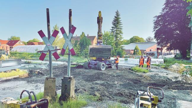 Gesperrter Bahnübergang: Neue Schilder nach RZ-Hinweis