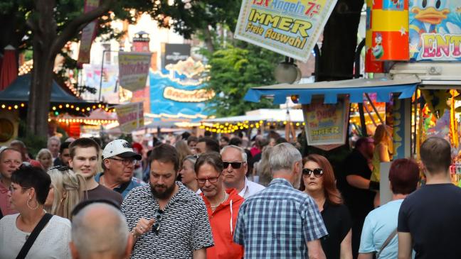 Tausende Menschen feiern auf dem Leeraner Stadtfest
