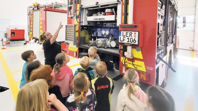 Vorschulkinder besuchen Feuerwehr