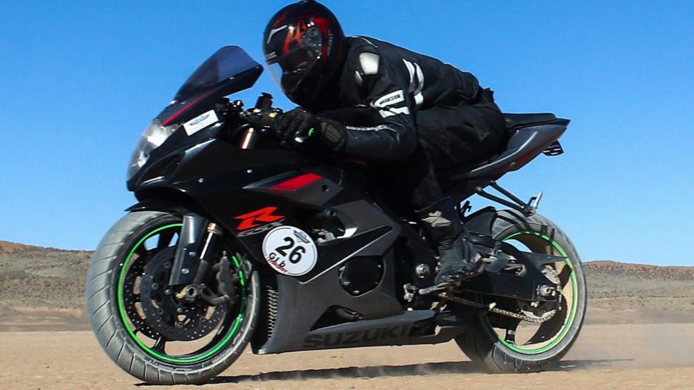 Bei dem Motorrad handelte es sich um eine schwarze Rennmaschine der Marke Suzuki GSX-R1000. © Bothma (dpa/Symbolfoto)