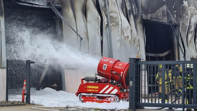 Jemgumer Spezialfahrzeug bekämpft Großbrand