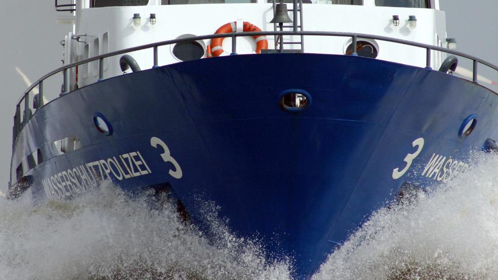 Die Wasserschutzpolizei Emden hat Unfallermittlungen eingeleitet. © Wöste (dpa/Symbolfoto)
