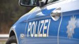 Radfahrer rammt betrunken geparktes Auto