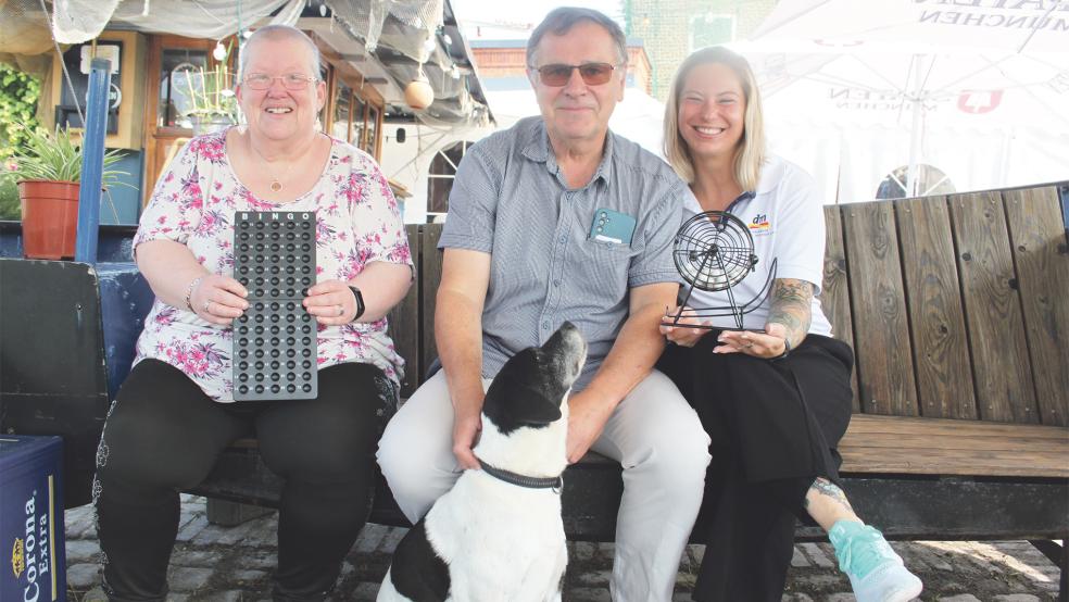 Ute Maas (von links), Hilmar Bockhacker und Anja Henniger laden zum Seniorennachmittag im »Hafen55« ein.  © Foto: Busemann