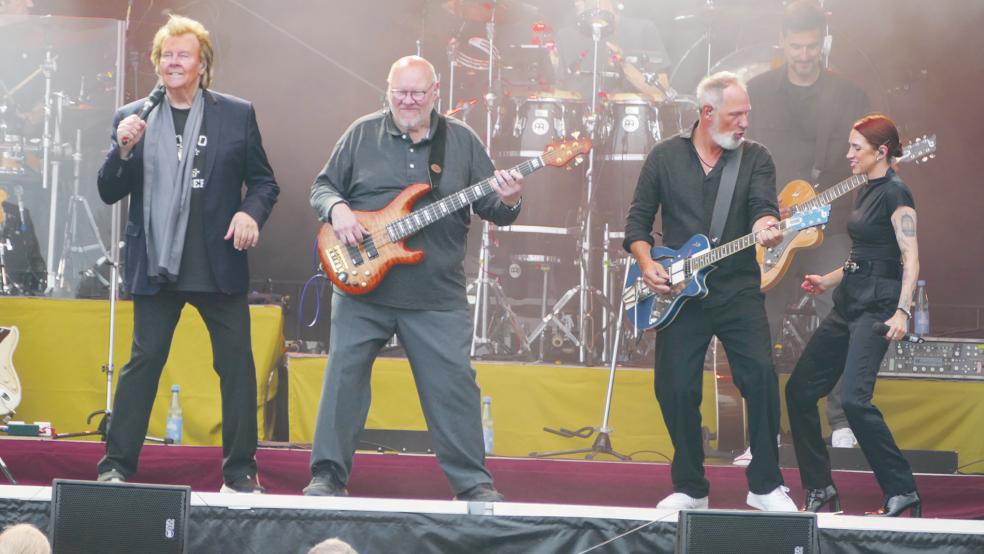 Von »Alice« bis »Ti amo«: Howard Carpendale und seine Band bescherten ihren Fans ein abwechslungsreiches Konzerterlebnis.  © Foto: Jürgens