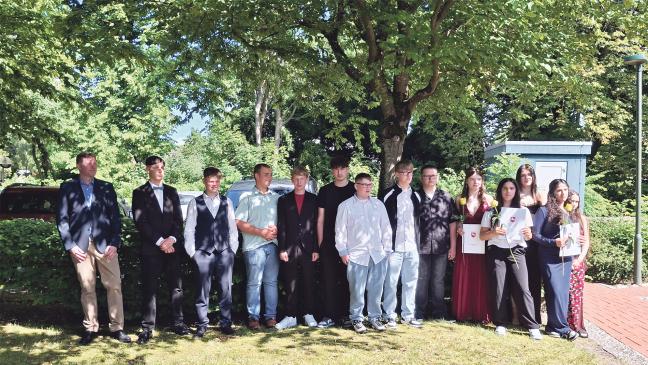 Jemgumer Abschlussklassen strahlen mit der Sonne um die Wette