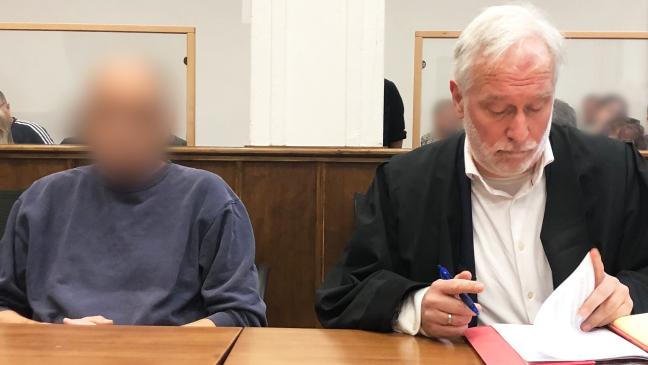 17 Mal in Hals und Gesicht gestochen