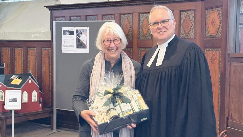 Dr. Ute Schulewski wurde von Superintendent Thomas Kersten als Beratungstellen-Leiterin verabschiedet.  © Foto: privat