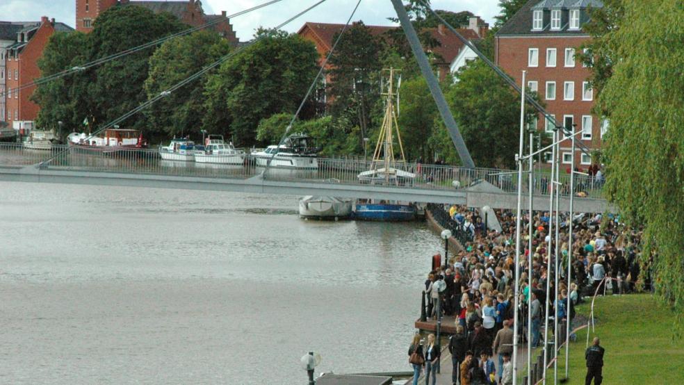 Hunderte von Schülern treffen sich morgen wieder am Hafen zur "School's Out Party", um den Beginn der Sommerferien zu feiern. © Szyska