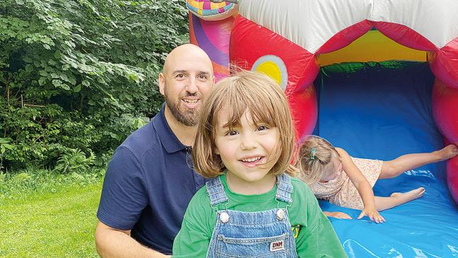 Fest mit Wettrennen, Kutsche und Rutsche