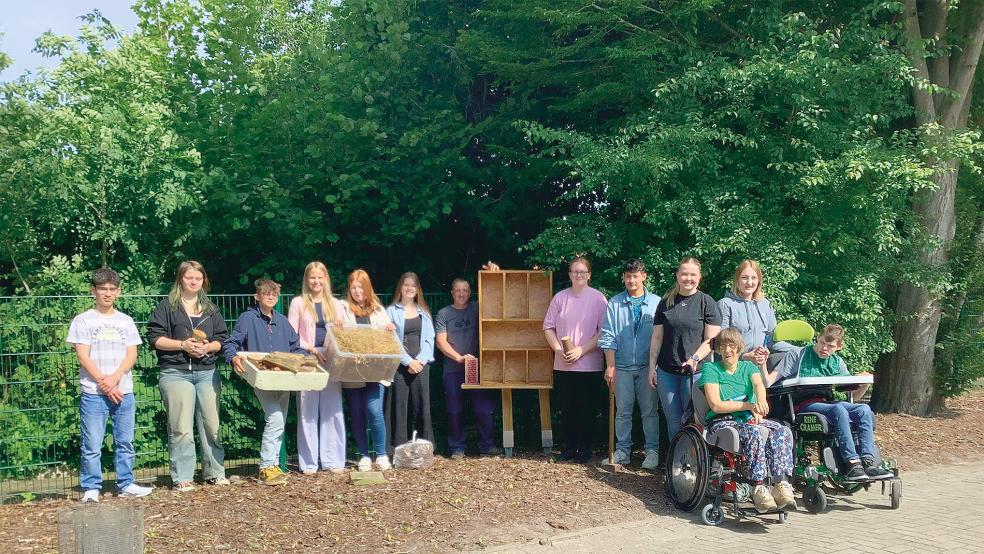 Die Schülerinnen und Schüler der Oberschule Bunde präsentieren zusammen mit dem Team der Tagesförderstätte die Ergebnisse ihres Projektes.  © Foto: privat