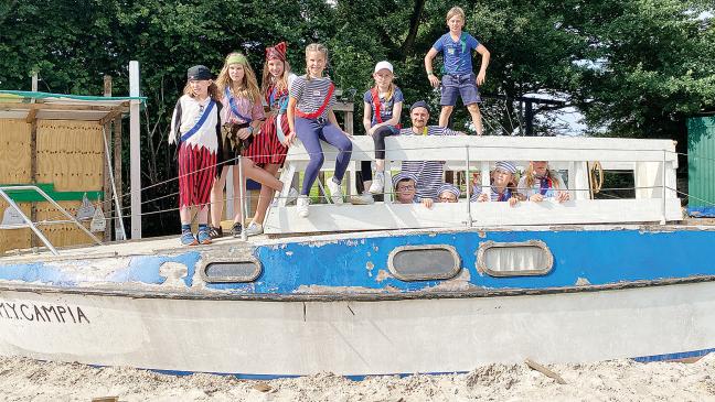 Camp-Kinder stranden auf einsamer Insel