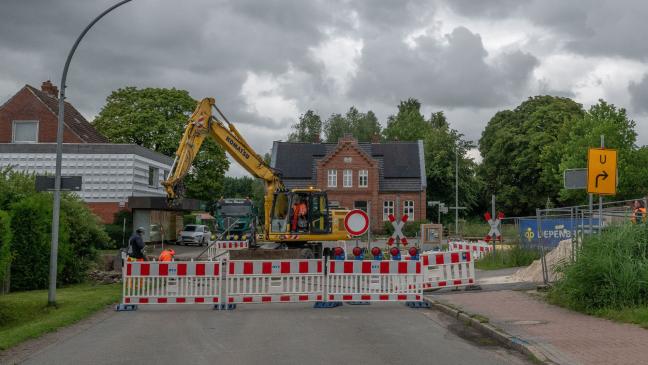 Bahnübergang in Möhlenwarf voll gesperrt