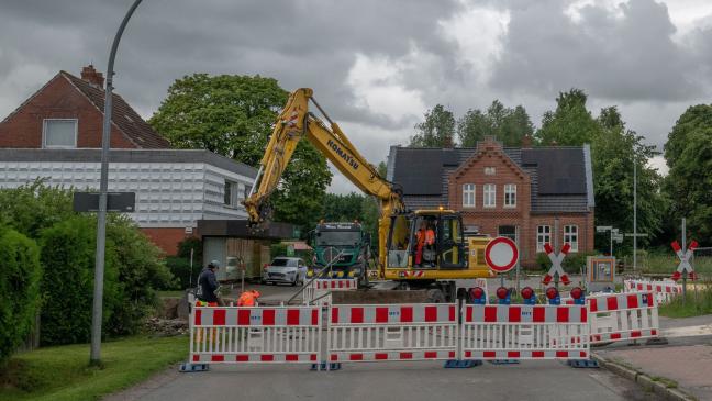 Bahnübergang noch wochenlang dicht
