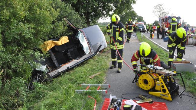 Sieben Menschen bei schwerem Unfall verletzt