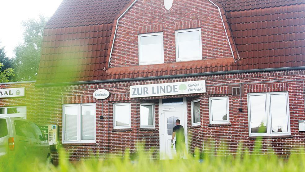 Die Tür bleibt zu: Der Gasthof »Zur Linde« in Holthusen ist seit Kurzem geschlossen.  © Foto: Busemann