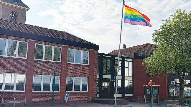 Rheiderland zeigt Flagge für Vielfalt